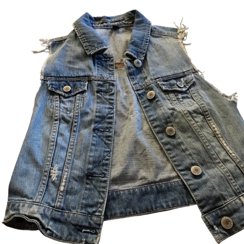 American Eagle sleeveless denim jacket great condition see pics size small